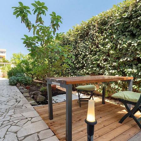 Charming Seafront Apartment With Garden And Patio Fertilia Exterior foto