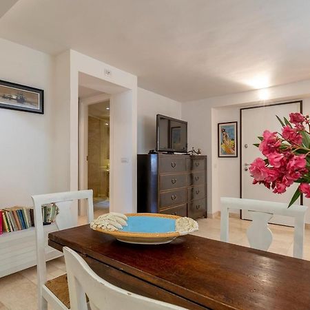 Charming Seafront Apartment With Garden And Patio Fertilia Exterior foto