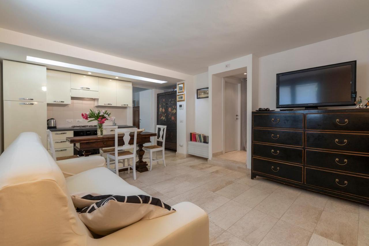 Charming Seafront Apartment With Garden And Patio Fertilia Exterior foto