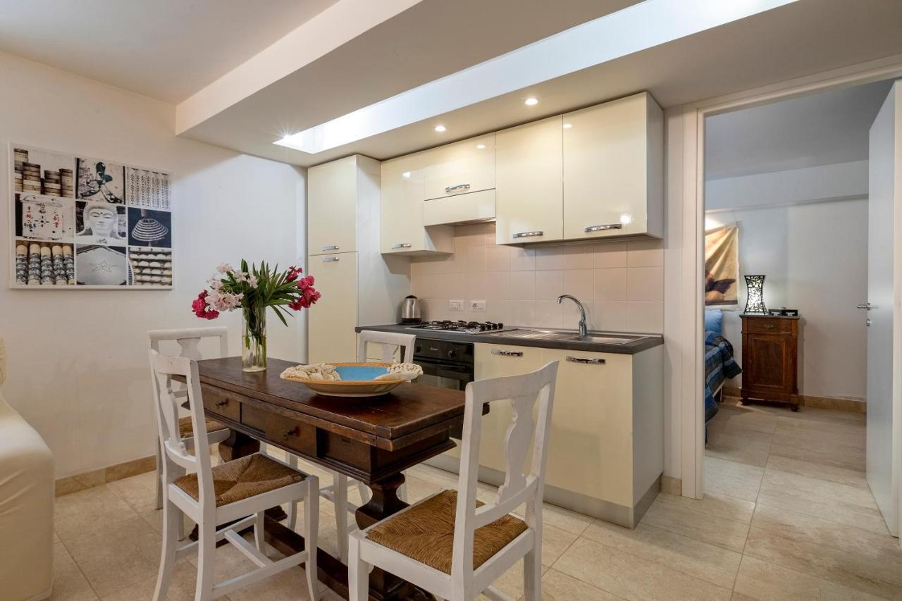 Charming Seafront Apartment With Garden And Patio Fertilia Exterior foto